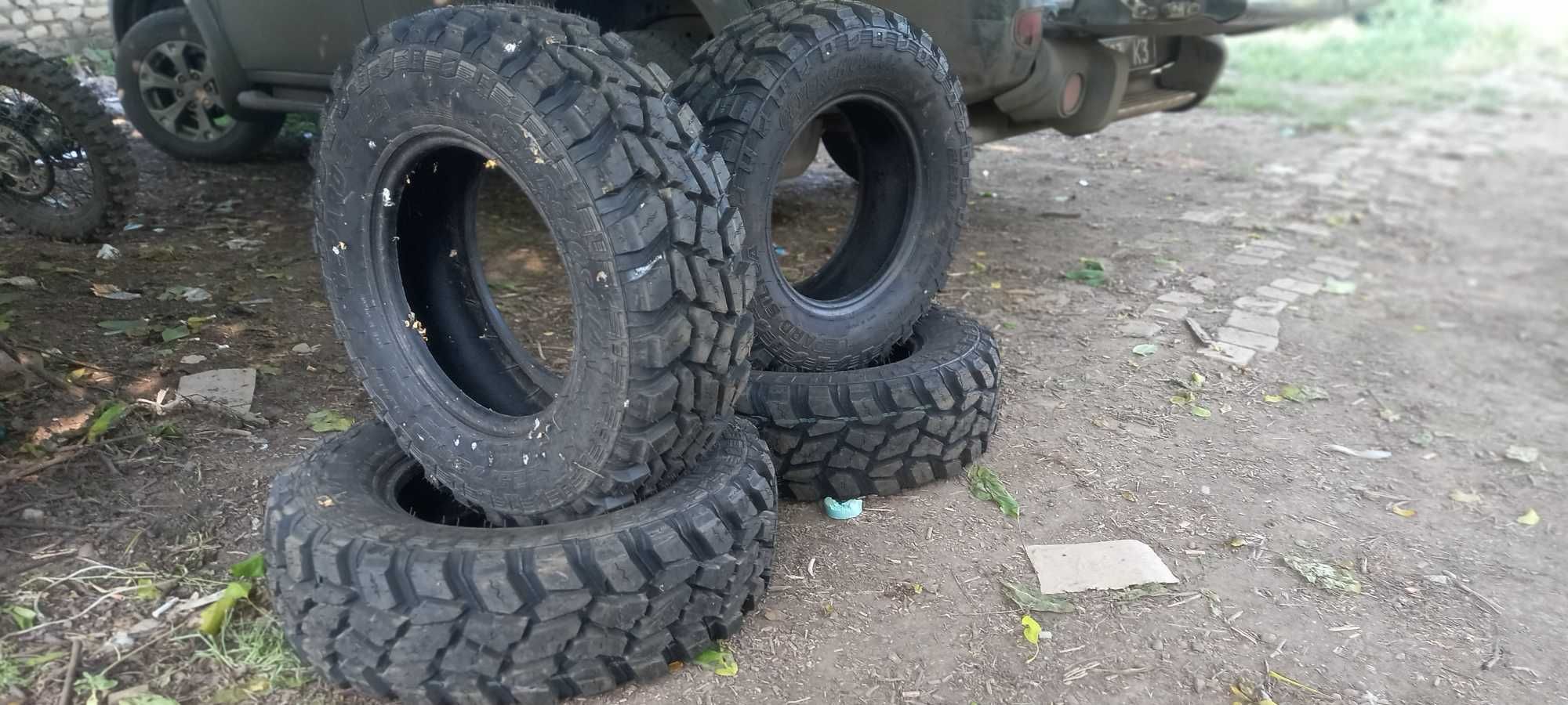 Продам новую грязьову резину r15 225/75