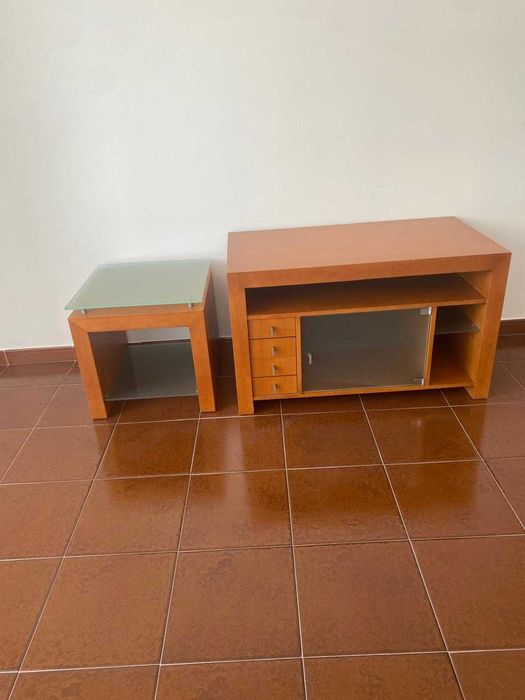 Aparador e mesa de sala