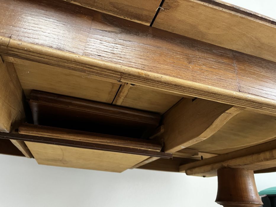 Mesa de sala em Carvalho maciço