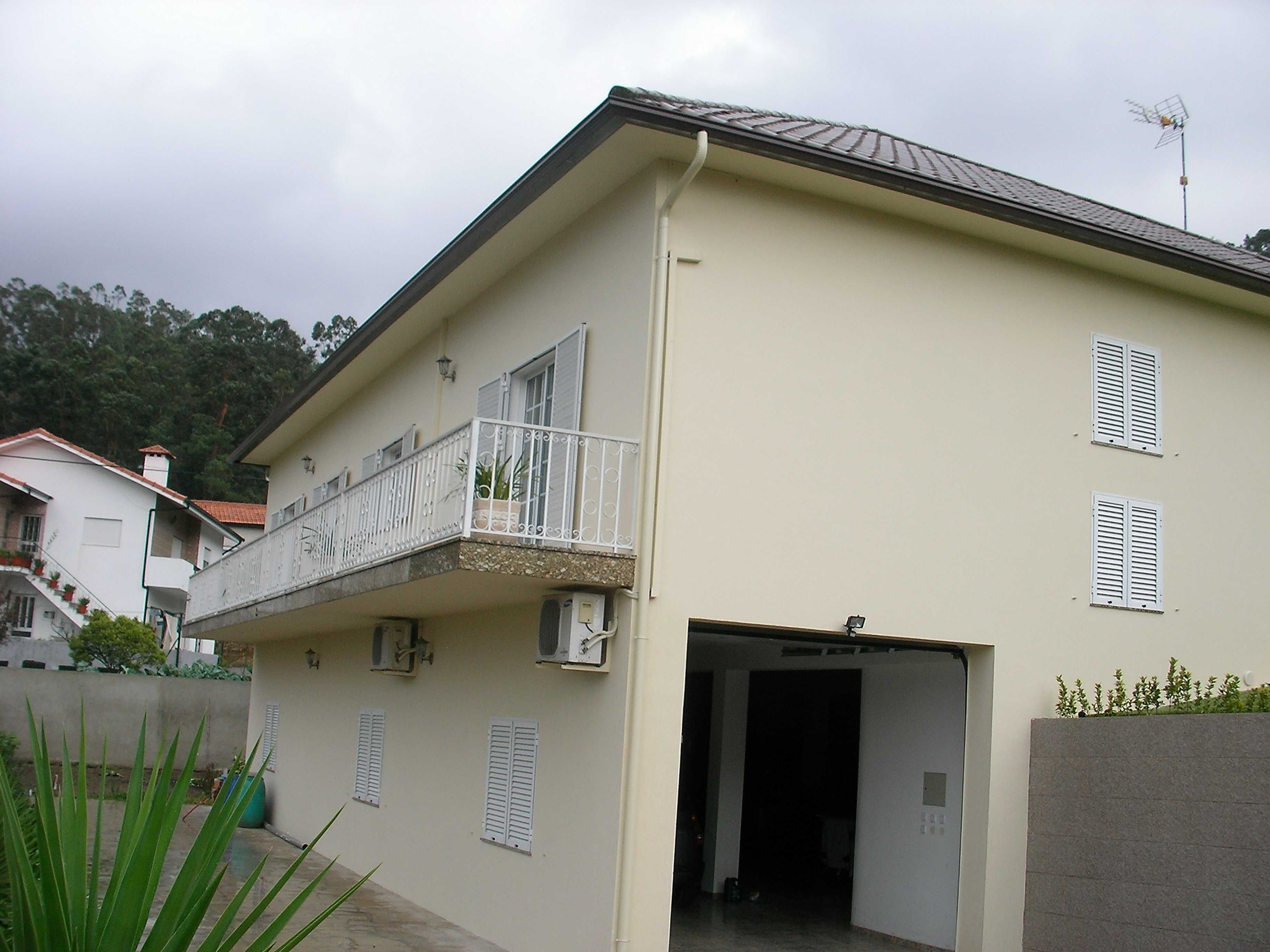 Alugo Grande Moradia