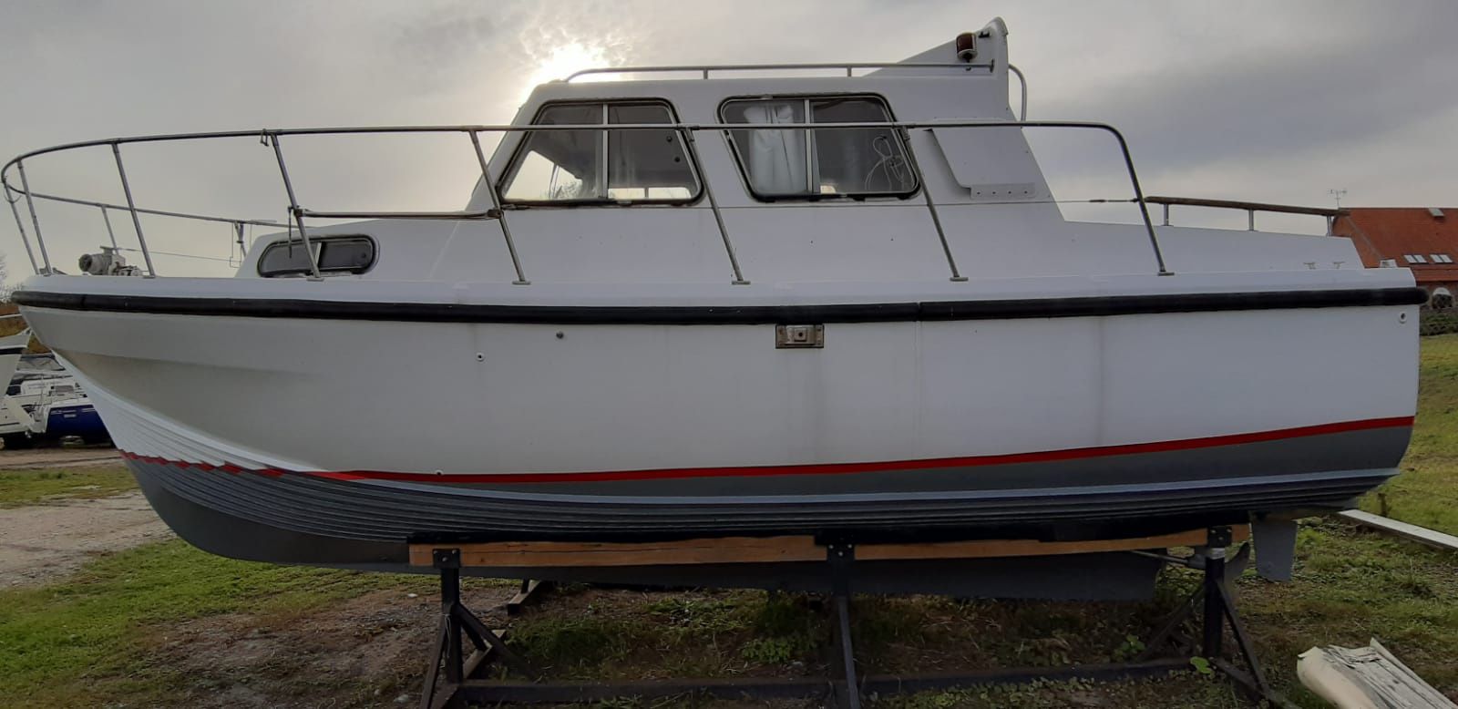 Jacht motorowy hauseboat