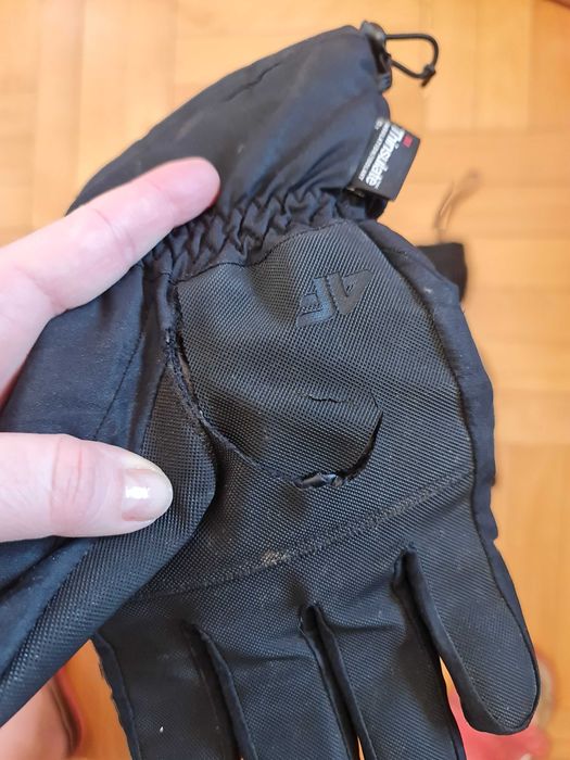 600. Rękawice męskie zimowe 4F rozmiar M