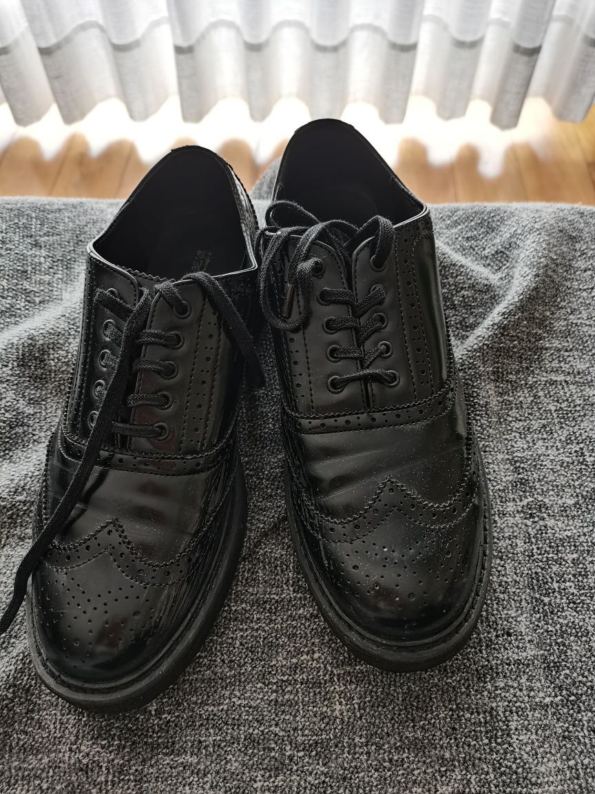 Sapatos Pretos estilo Oxford Pull and Bear