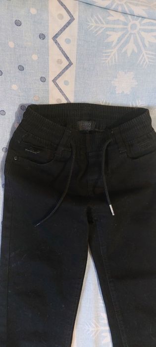 Детские черные джинсв р.21