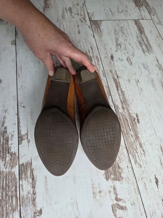 Czółenka, buty na obcasie r. 38 Lasocki stan bdb