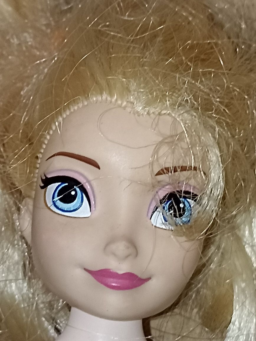 Lalka Barbie wykonana przez znaną firmę Mattel. 2012