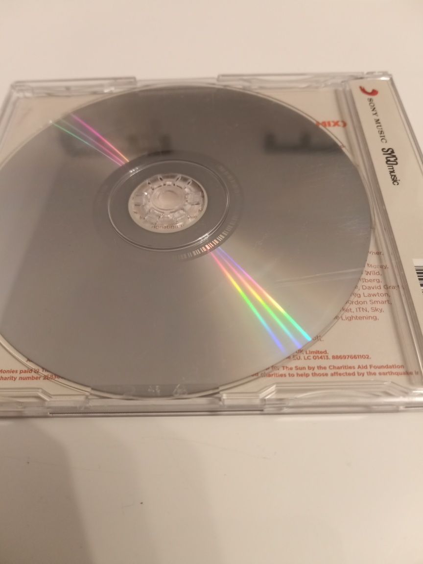 Helping Haiti: Everybody Hurts , cd 2010 r.