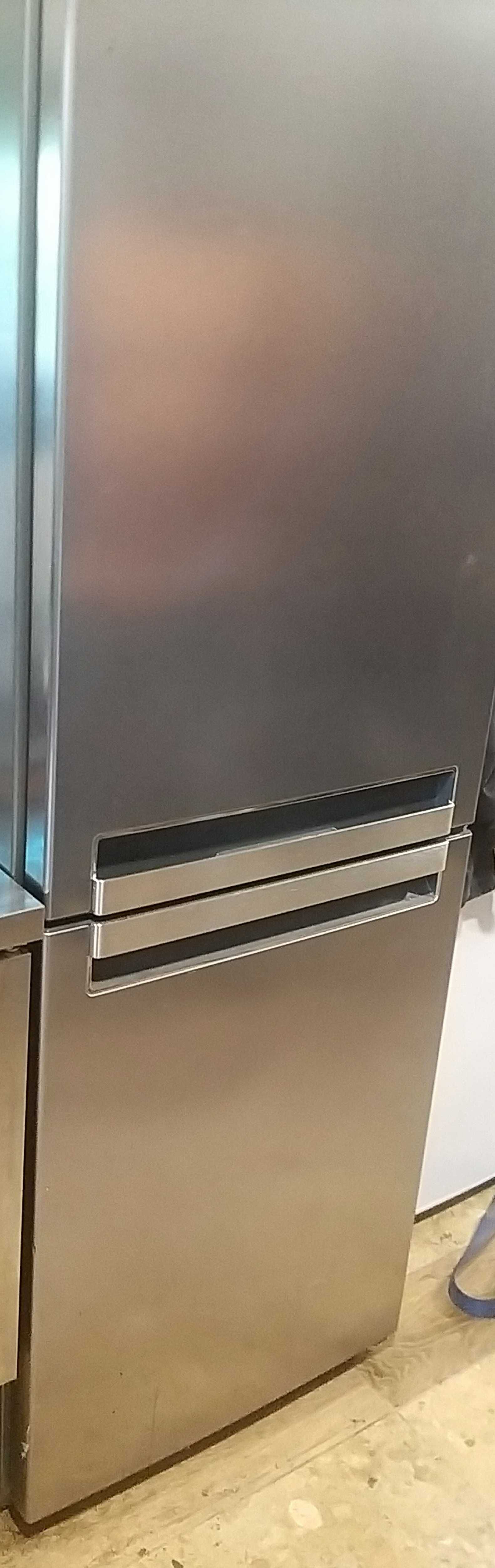 Lodówka Whirpool uszkodzona