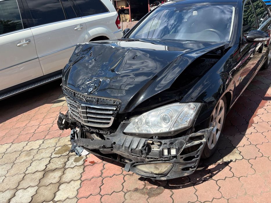 Mercedes-Benz Klasa S silnik odpala jeżdzi po placu