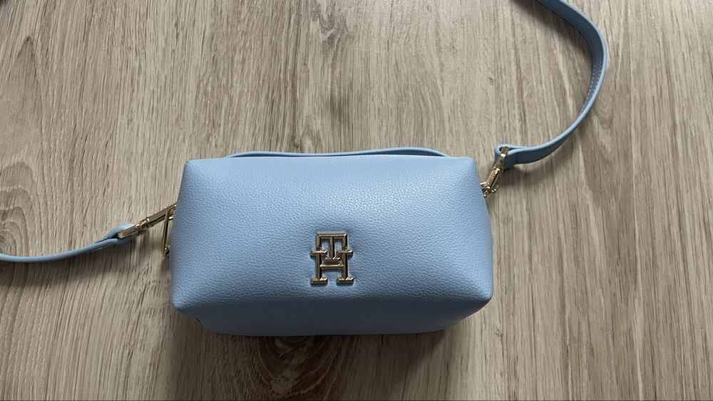 Błękitna torebka Tommy Hilfiger