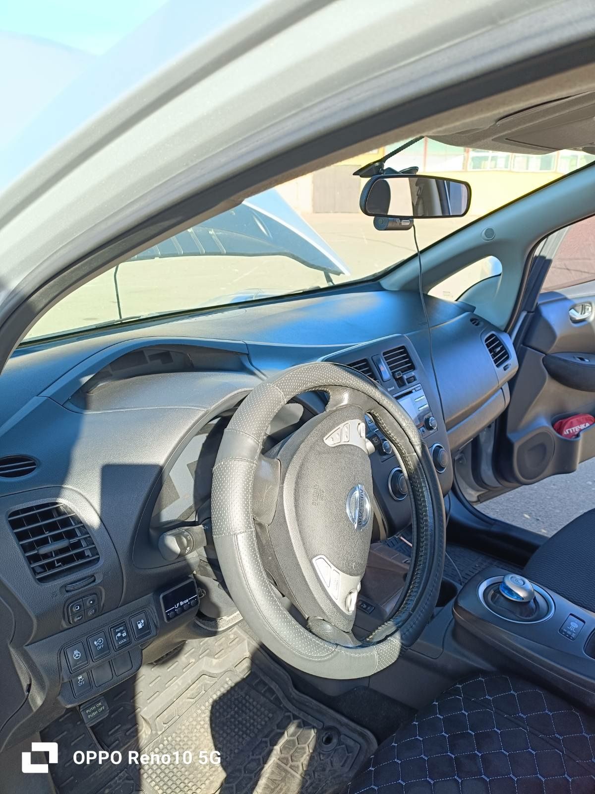 Продам  авто Nisan Leaf