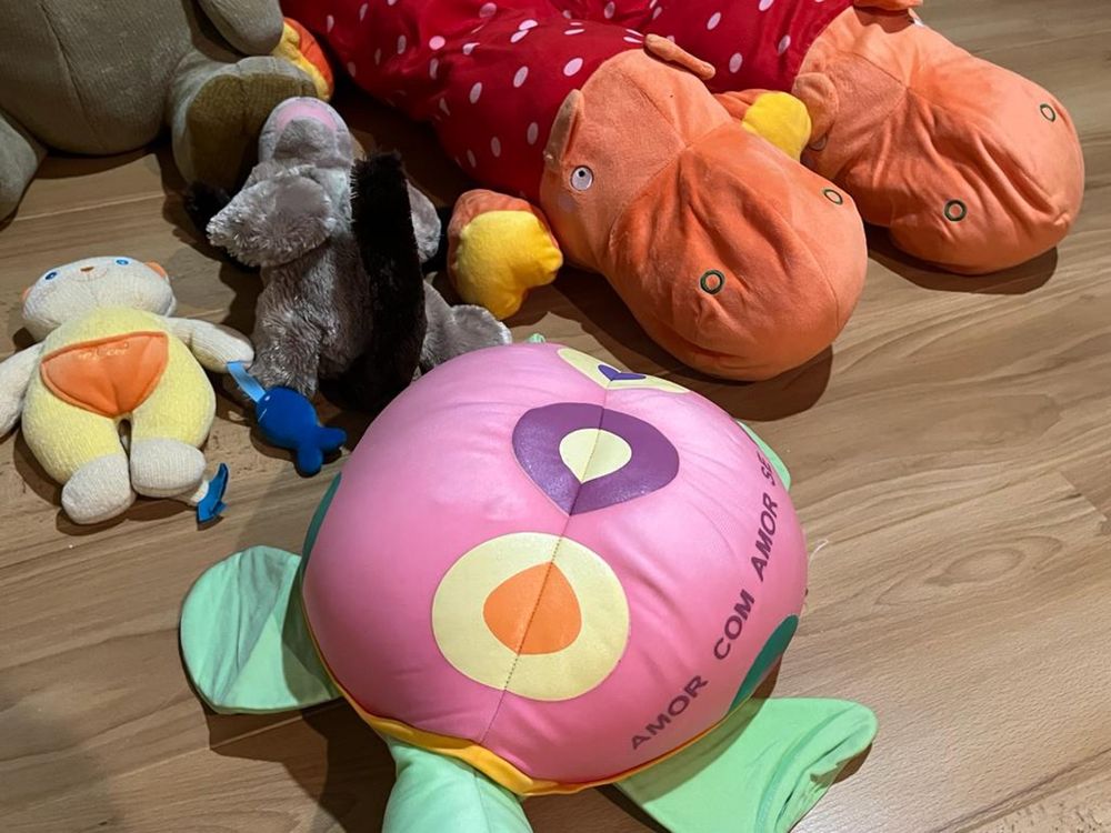 Peluches diversos praticamente novos