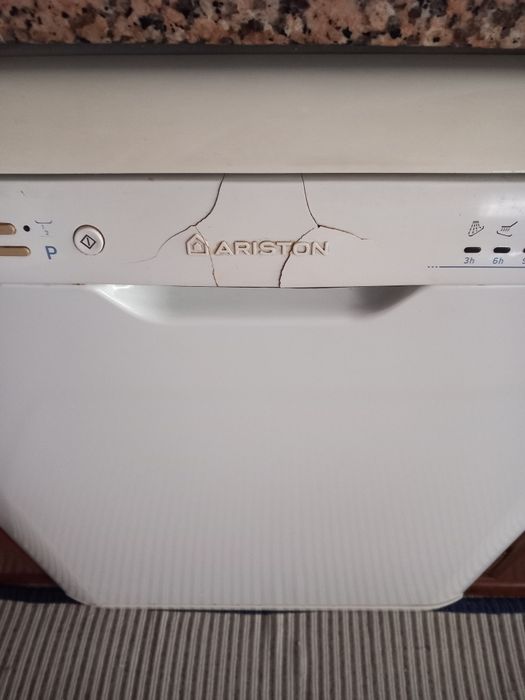 Máquina de lavar loiça Ariston (AVARIADA)