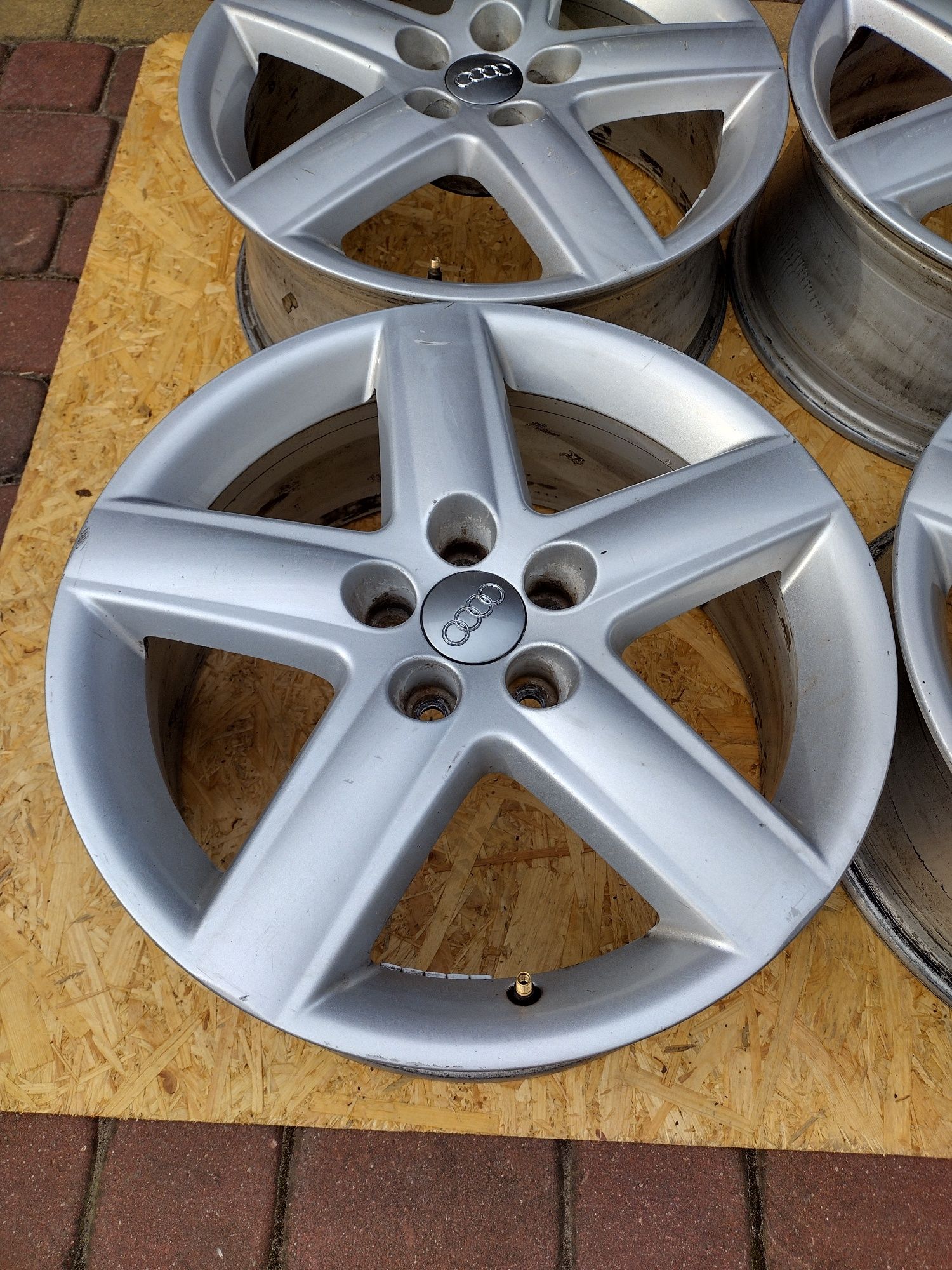 4X  Felgi Aluminiowe AUDI   17 cali 5x100 ET 42,5