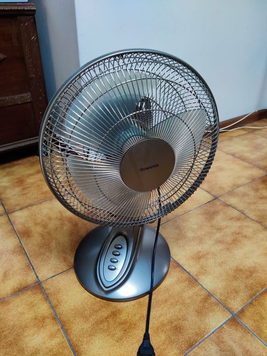 Duas ventoinhas elétricas