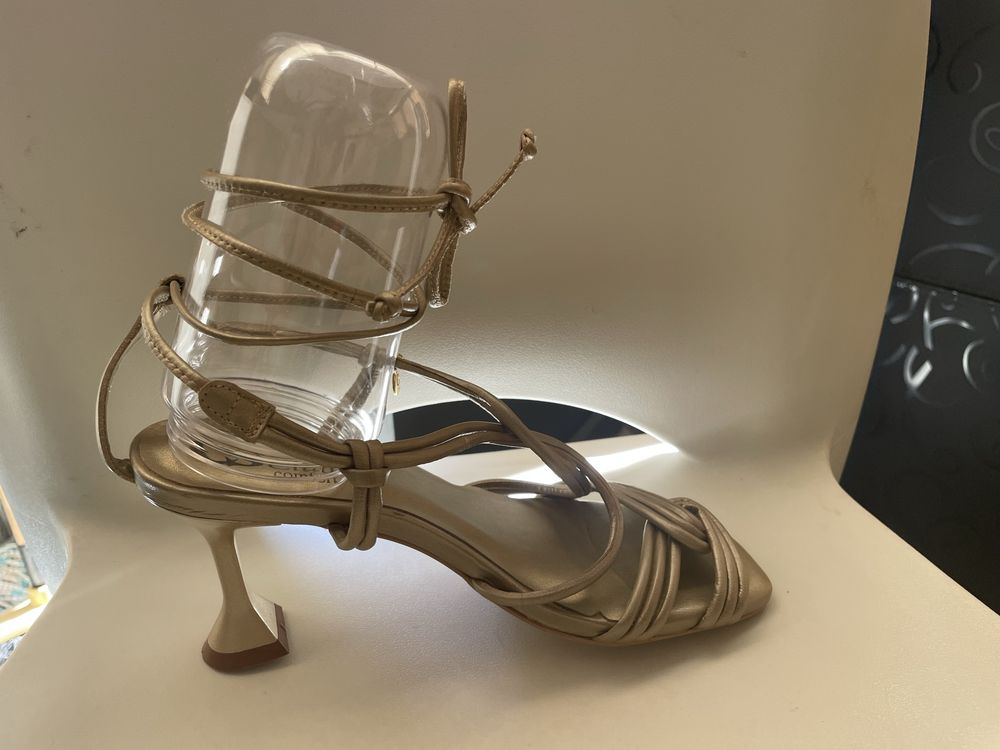 Sandálias Carmen Steffens número 38, 36 do Brasil, valor 76,00 cada