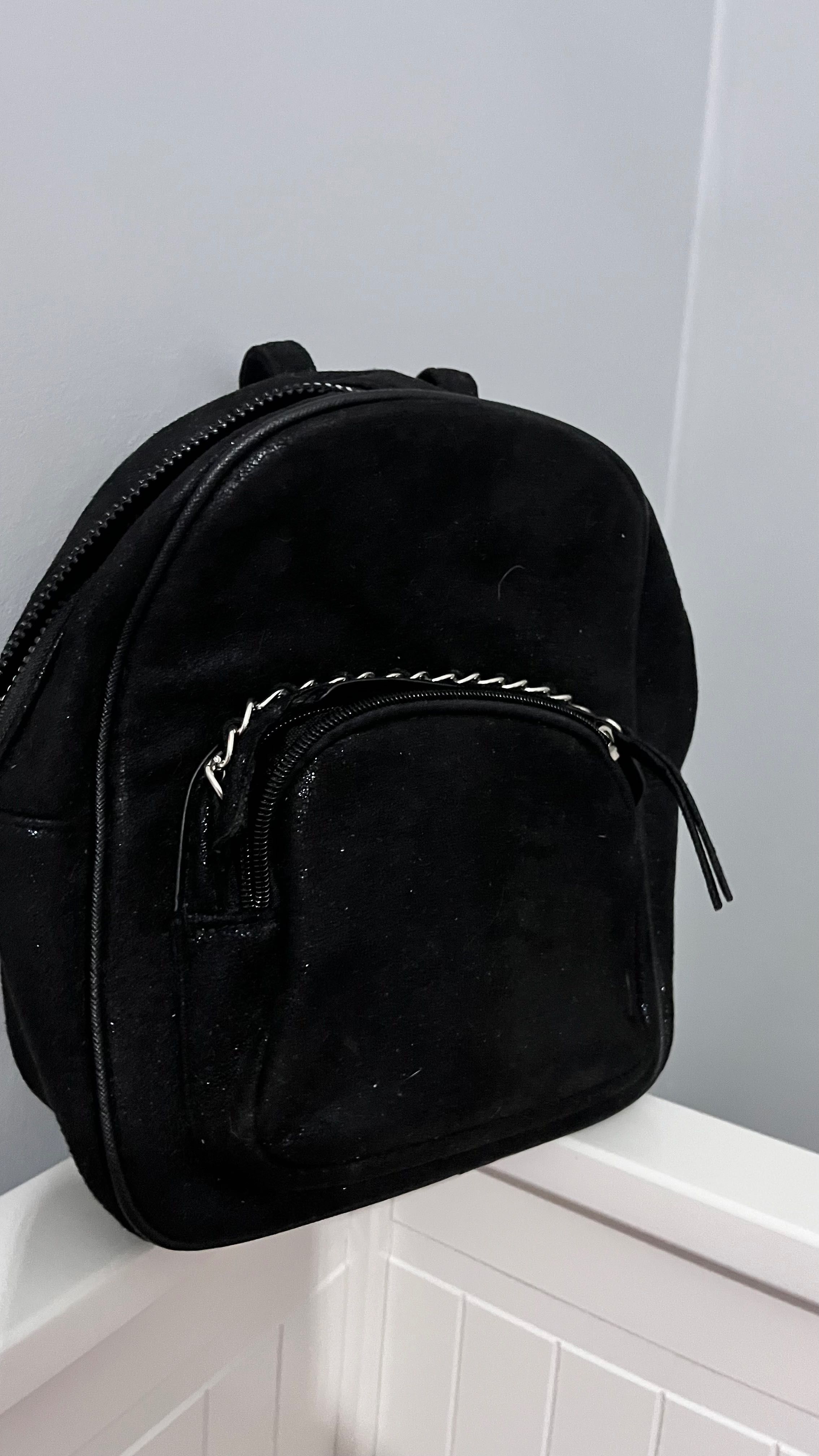 Mini Mochila Preta Brilhante