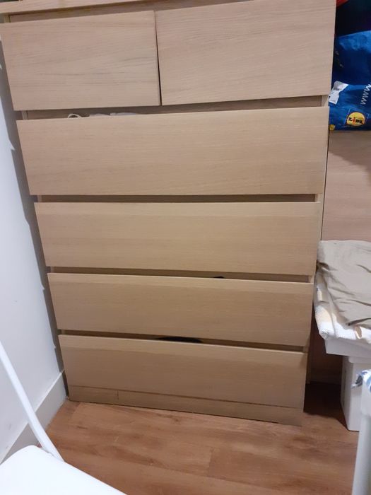 Vendo comoda de 6 portas em bom estado