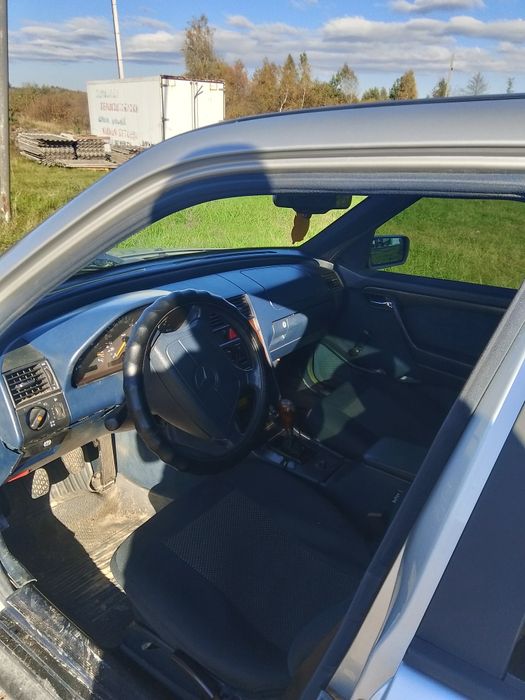 Продам Мерседес с180 1995року на повному ходу