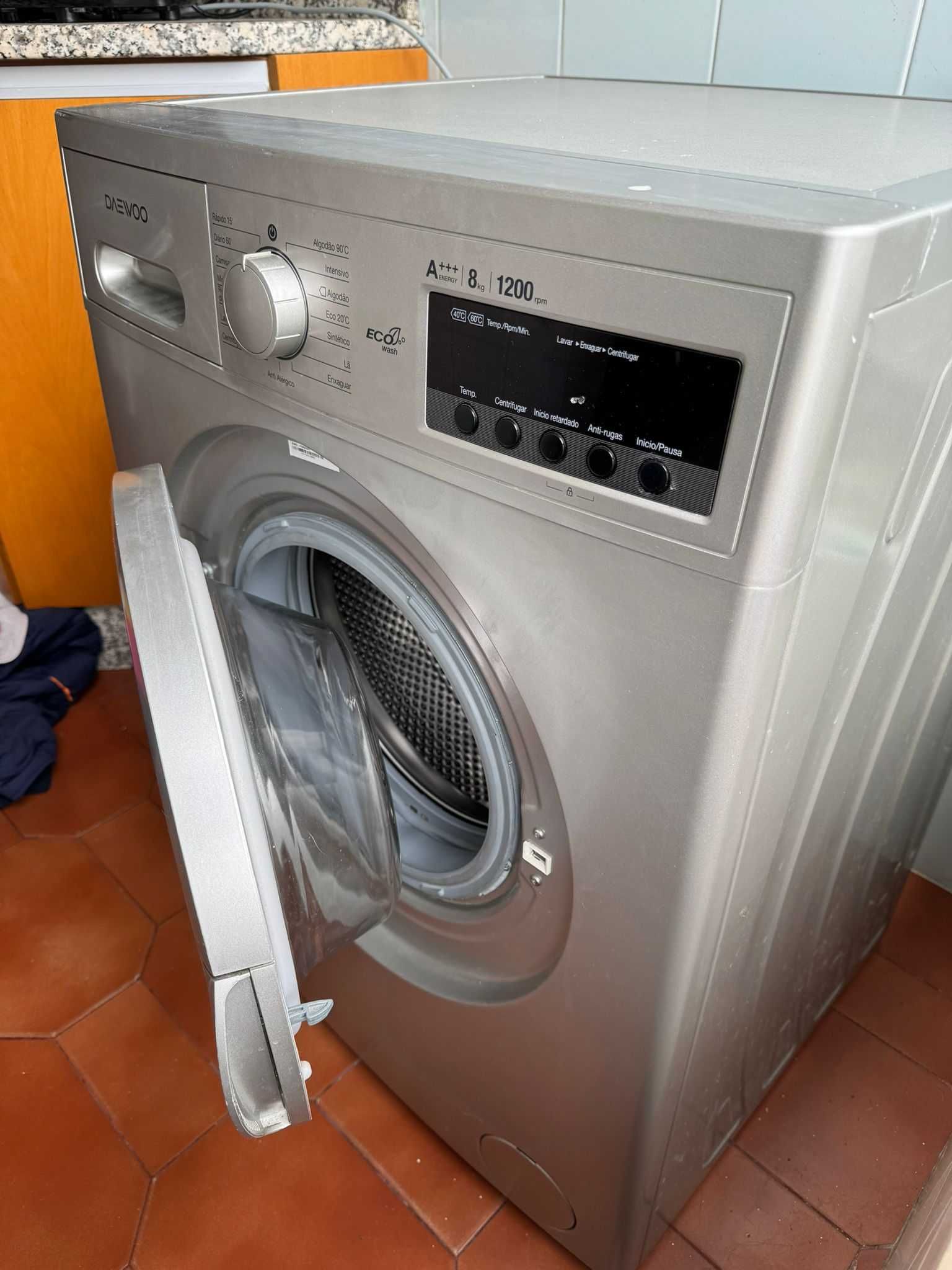 Máquina de Lavar Roupa 8 KG - 1200 RPM Daewoo