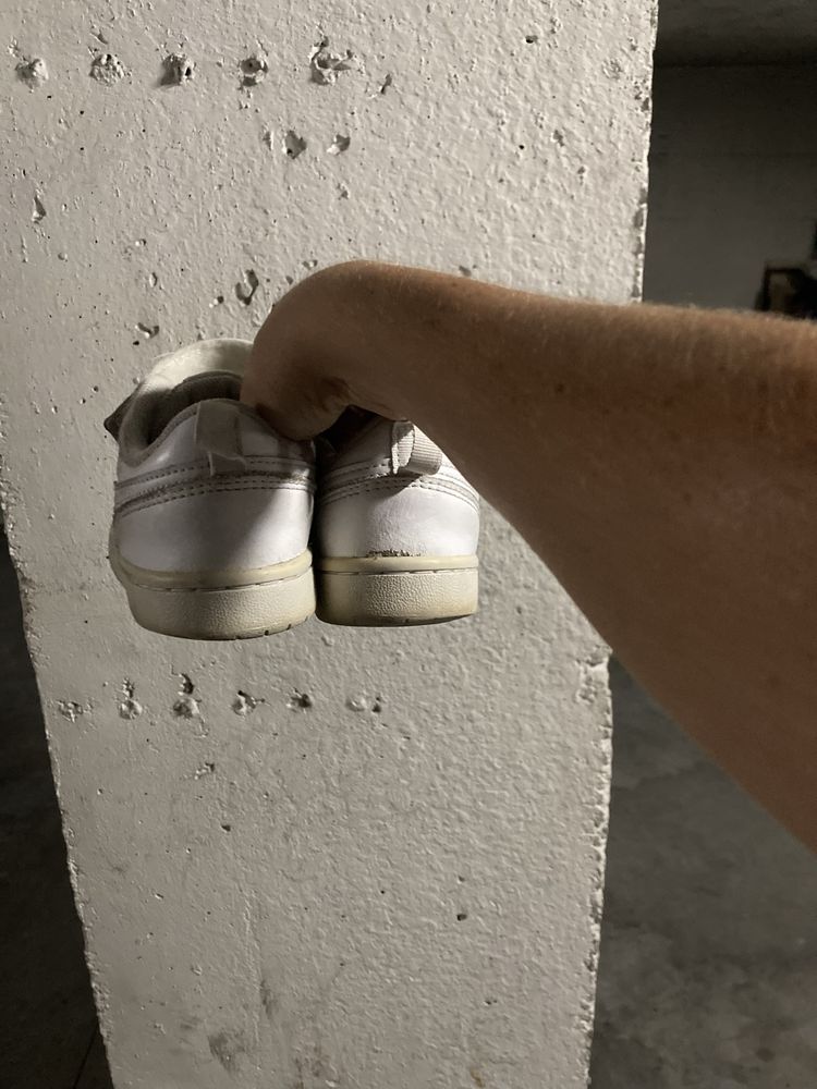 Tenis nike brancos tamanho 33