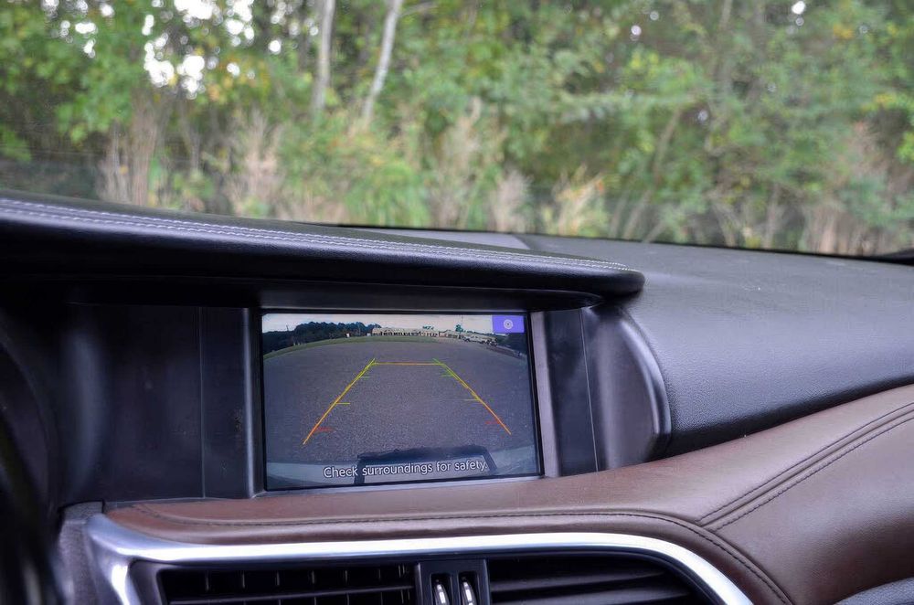 INFINITI QX30 Premium      2017