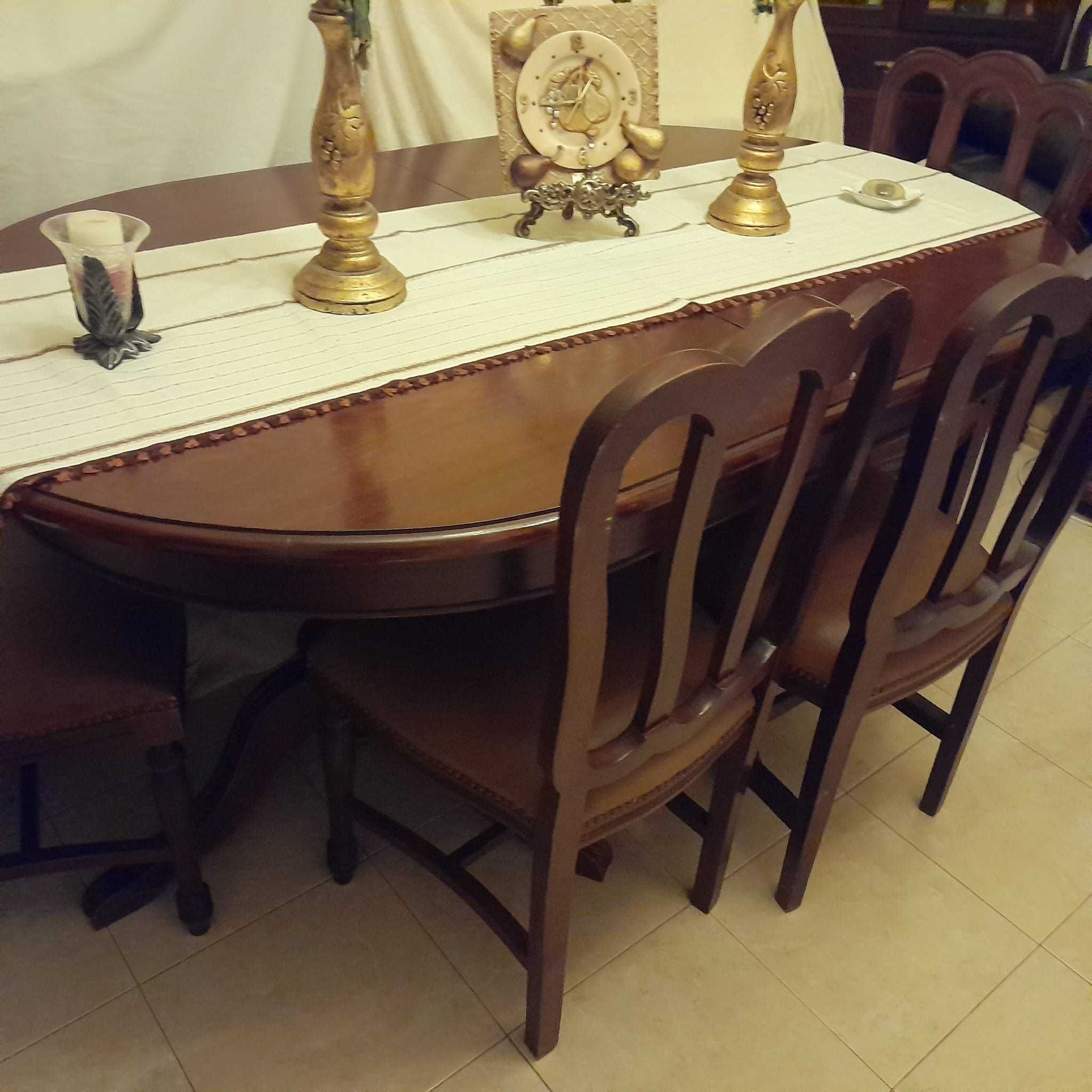 1 conjunto com 1 mesa e 6 cadeiras em madeira mogno