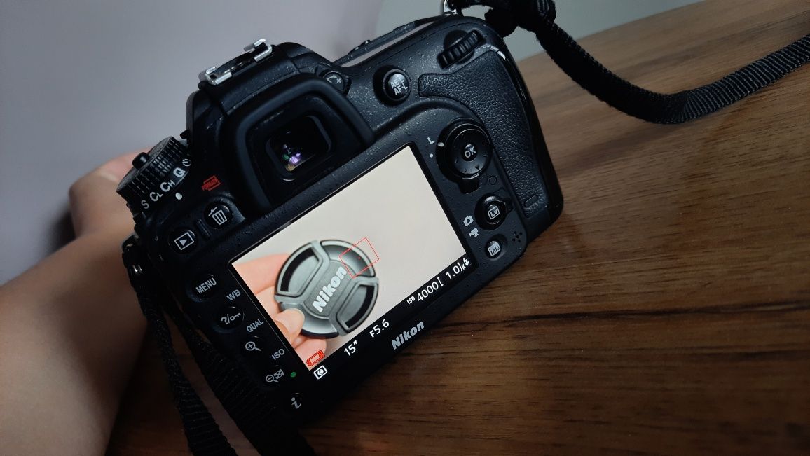 Lustrzanka Nikon d7100 z obiektywem