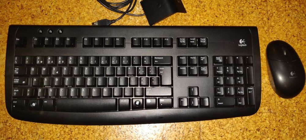 Logitech Deluxe 650 Cordless Destkop (Teclado + Rato)