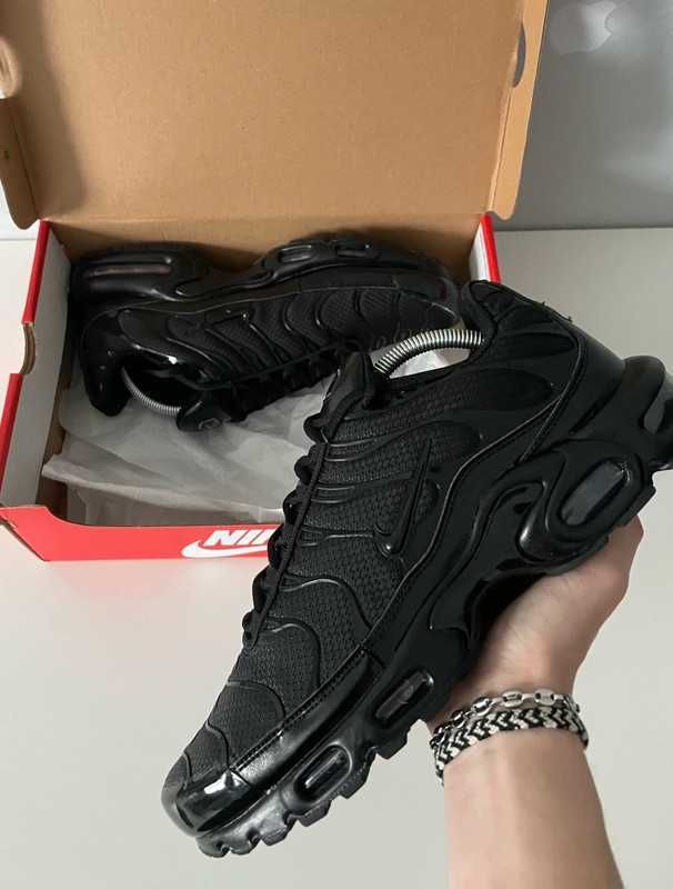 All Eyes on Black Nike Air Max Plus TN Makes a Bold Statement 39