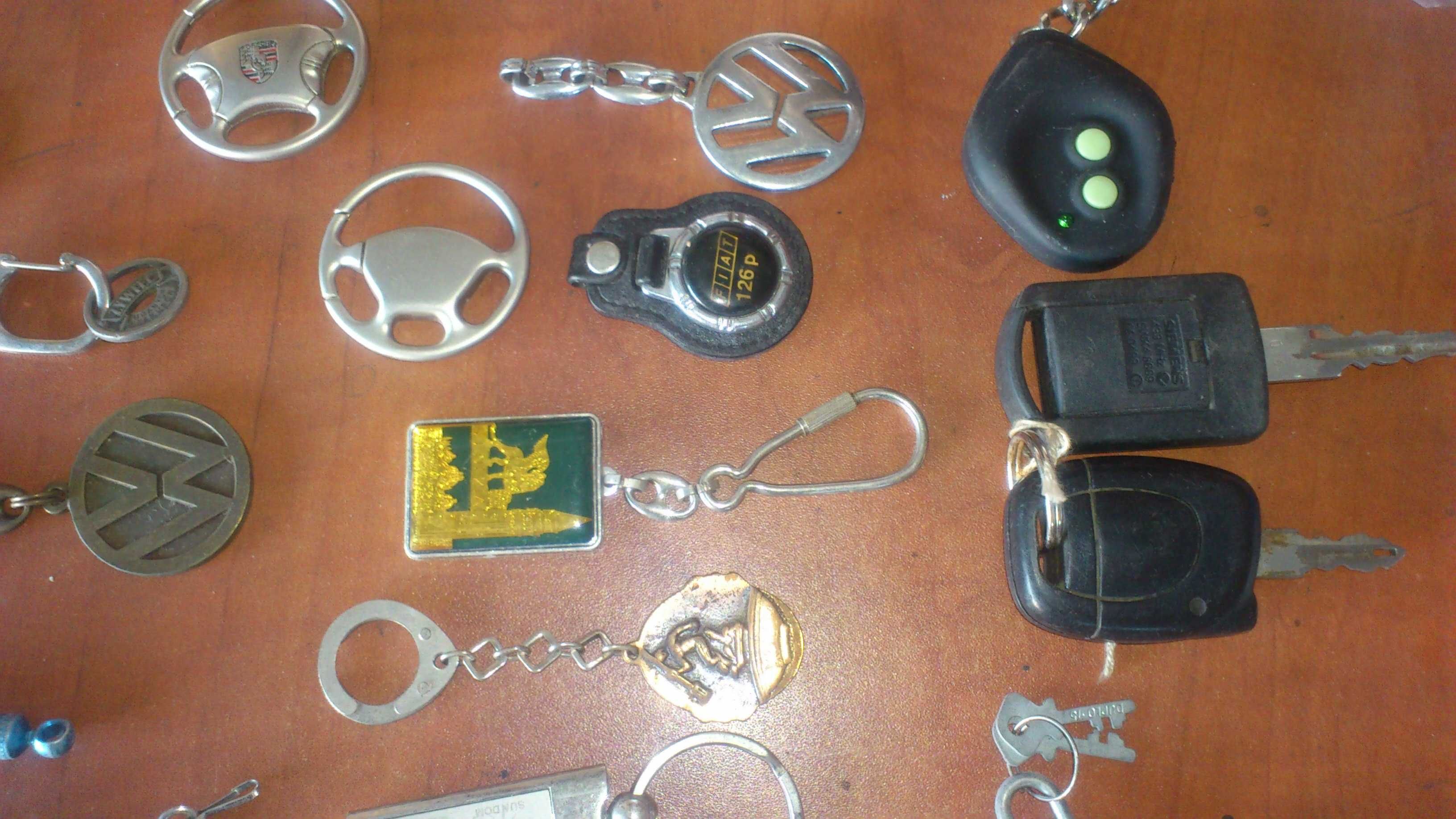 breloczki bryloczki do kluczy kluczyków prl stare kolekcja