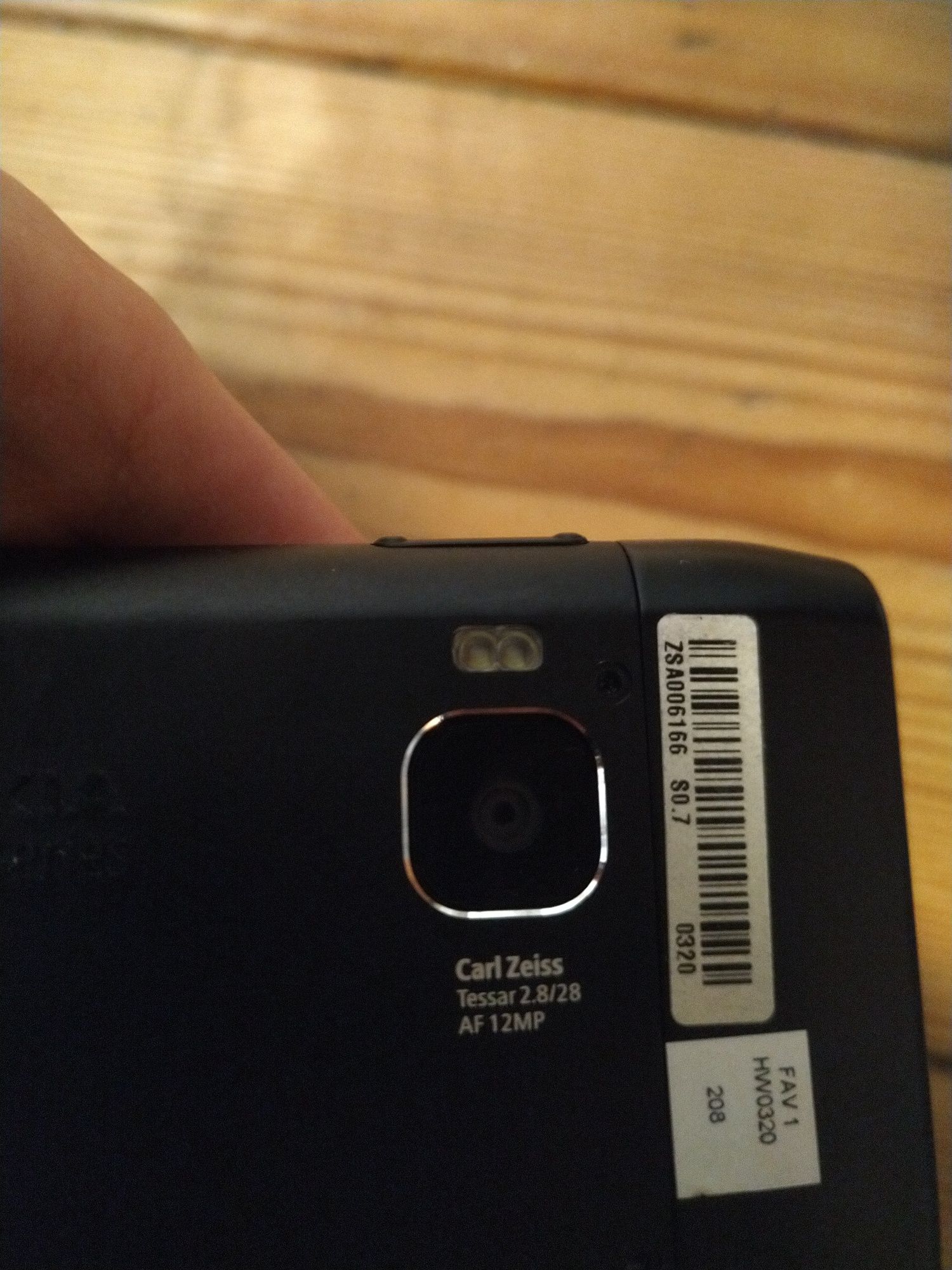 Srebrny prototyp Nokia N950