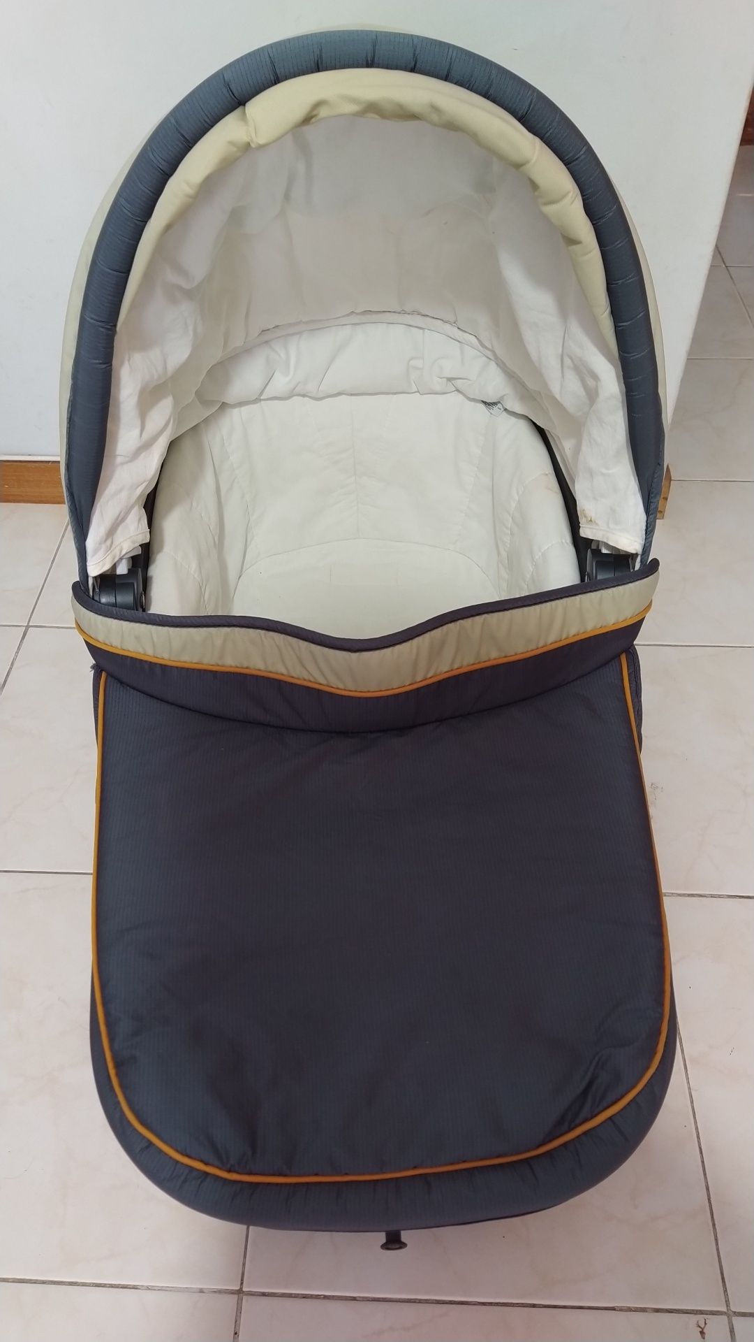 Carrinho de bebê 'CHICCO'
