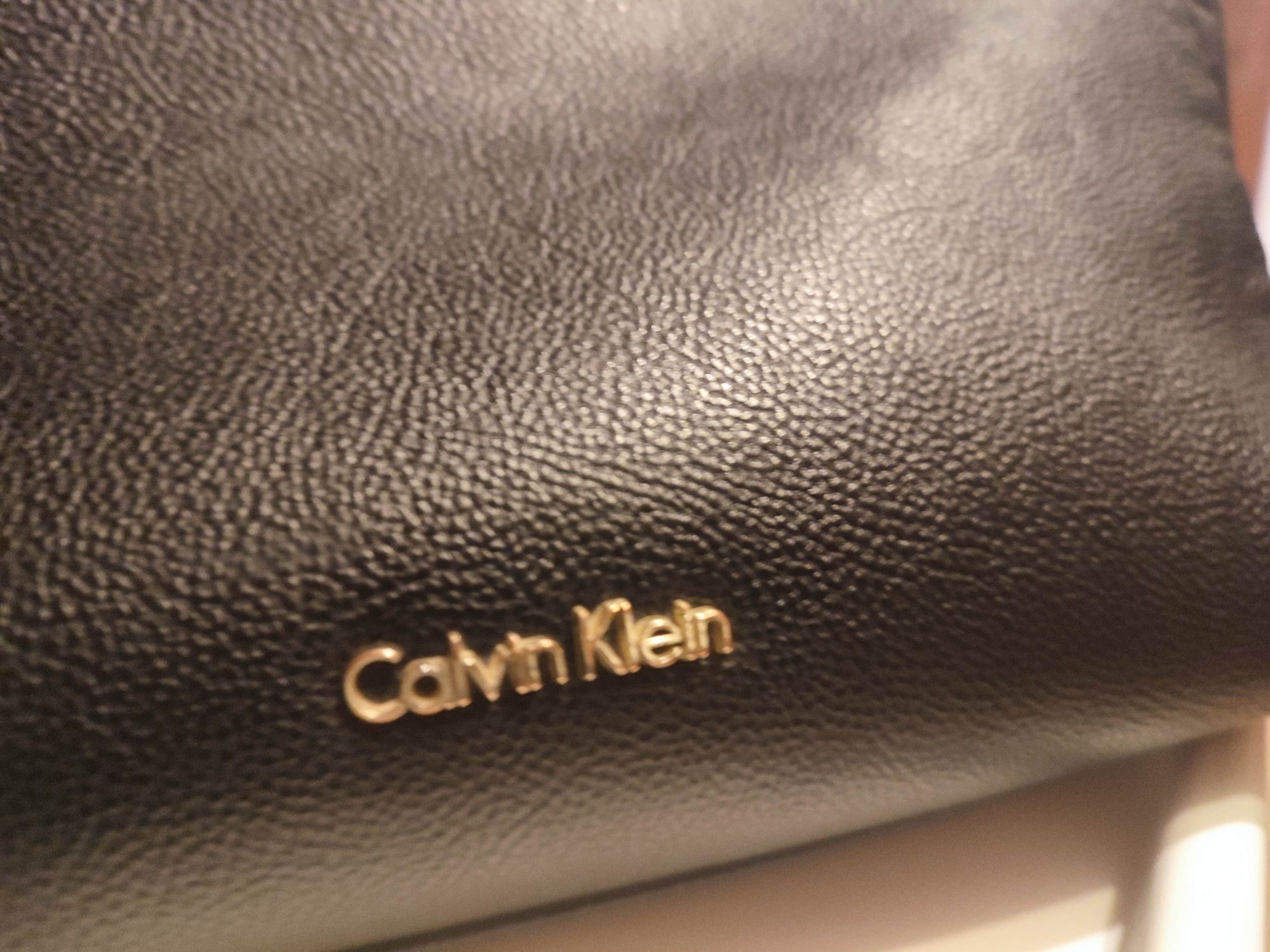 Calvin klein torebka kuferek czarna oryginalna uzywana