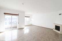 Apartamento T3 localizado na Freixianda