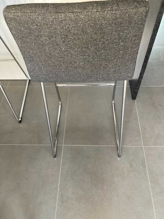 Banco alto cromado cinza escuro novo