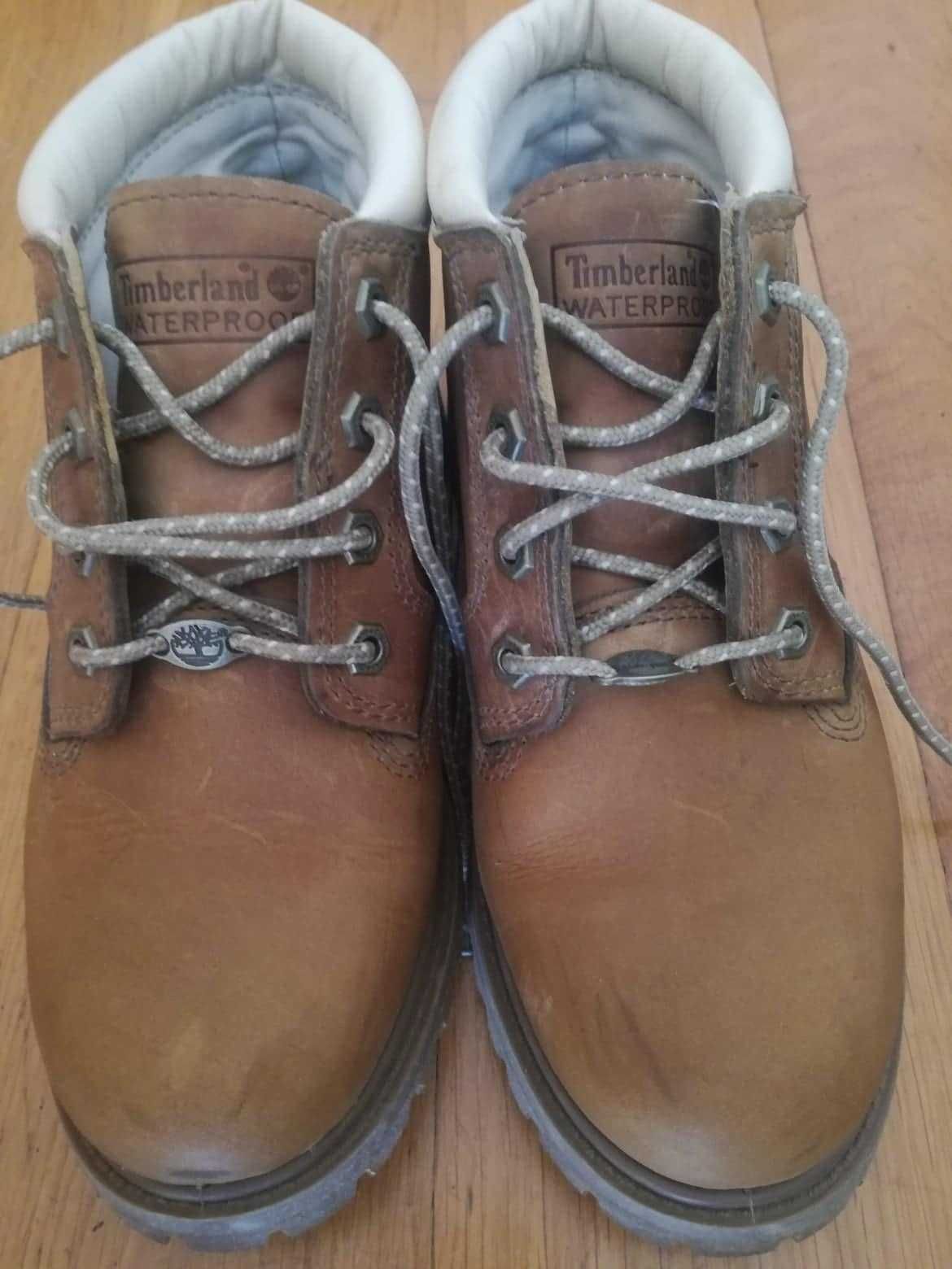 Botas de mulher Timberland em bom estado