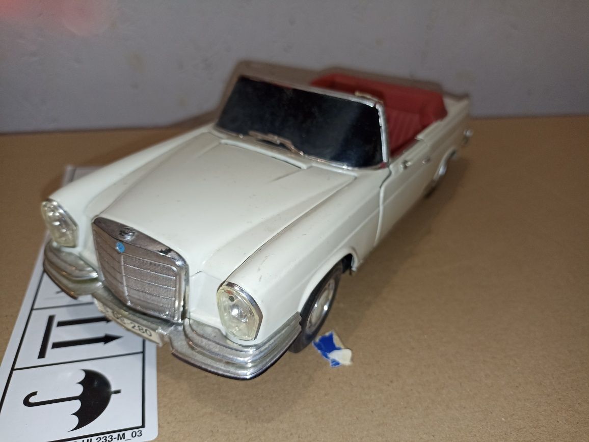 Model Mercedes Benz 280 SE z 1966 Miasto 1:18