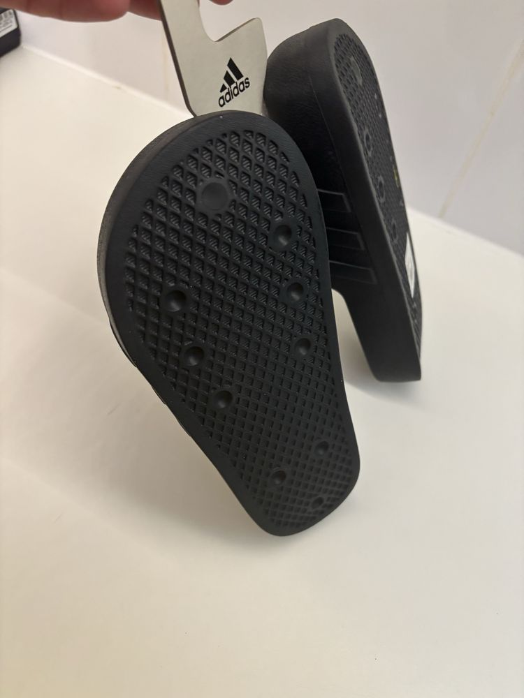Klapki Adidas new 38/39 pro garden