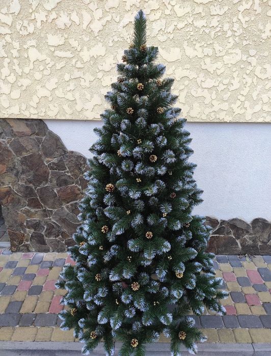 Ялинка з шишками та калиною. Розміри : від 1.5м до 2.5м