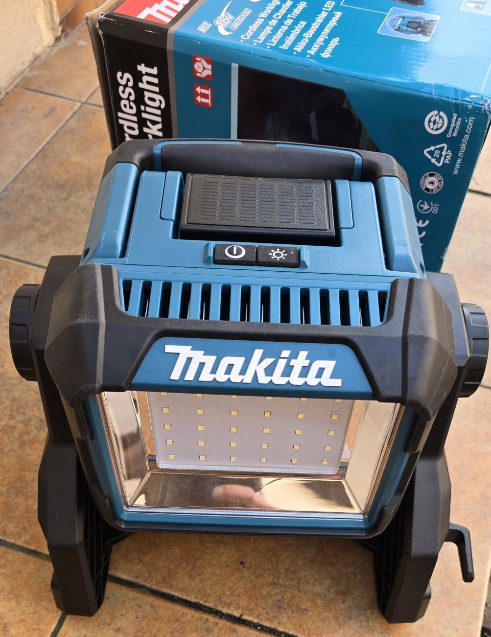 Halogen budowlany makita dml811