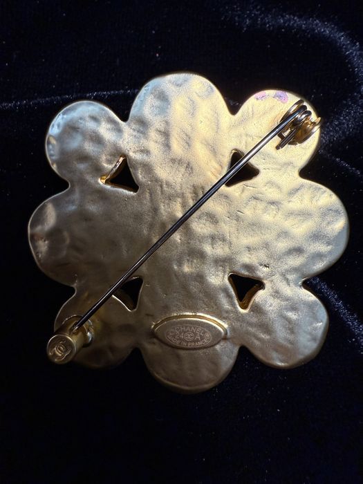 Вінтажна брошка Chanel у вигляді квітки