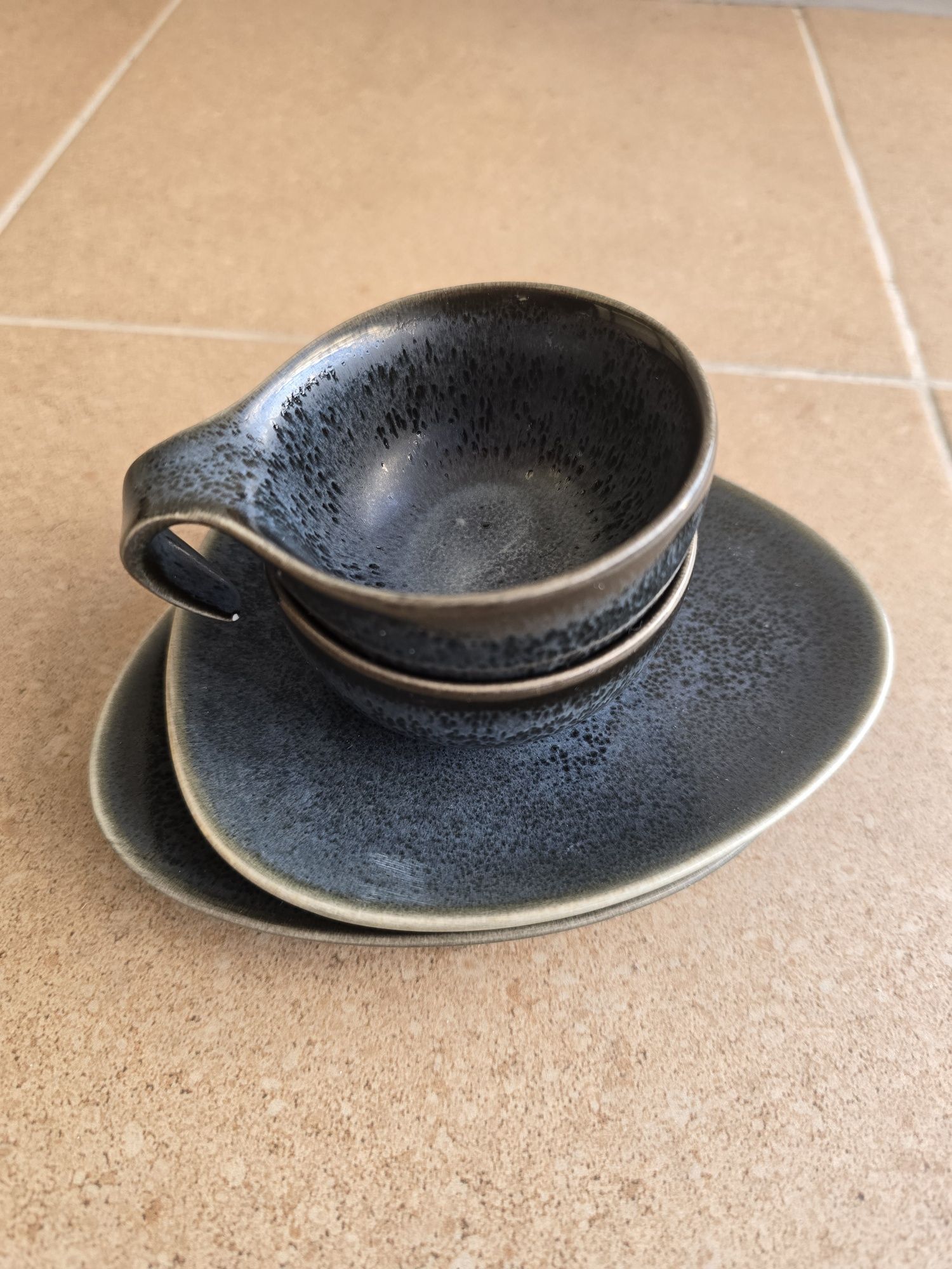 Zestaw porcelanowych filiżanek Duka
