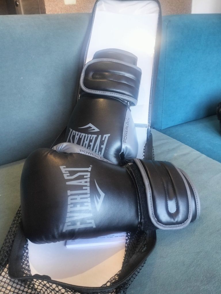 Боксерські рукавички.Боксерские перчатки.Everlast Powerlock 2R. 10oz