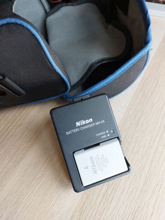 Nikon 5300 avariada. Objectiva como nova, bateria carregador, bolsa