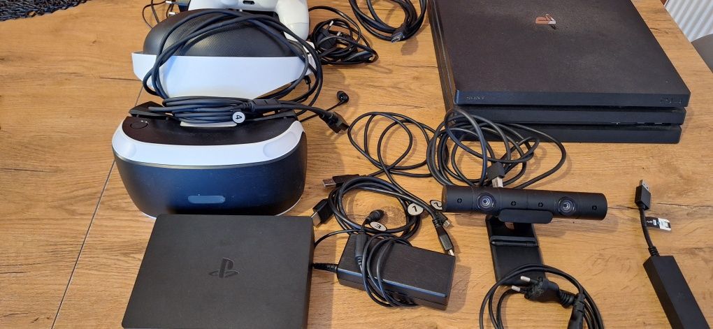 Konsola ps 4 pro 1tb plus vr i gry 2 pady