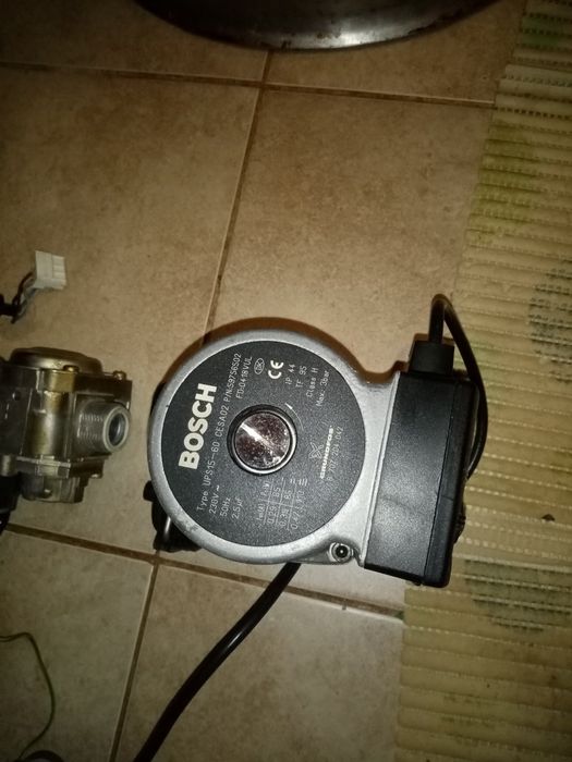 Насос та газовий клапан на двух контурний котел Bosch, Юнкерс