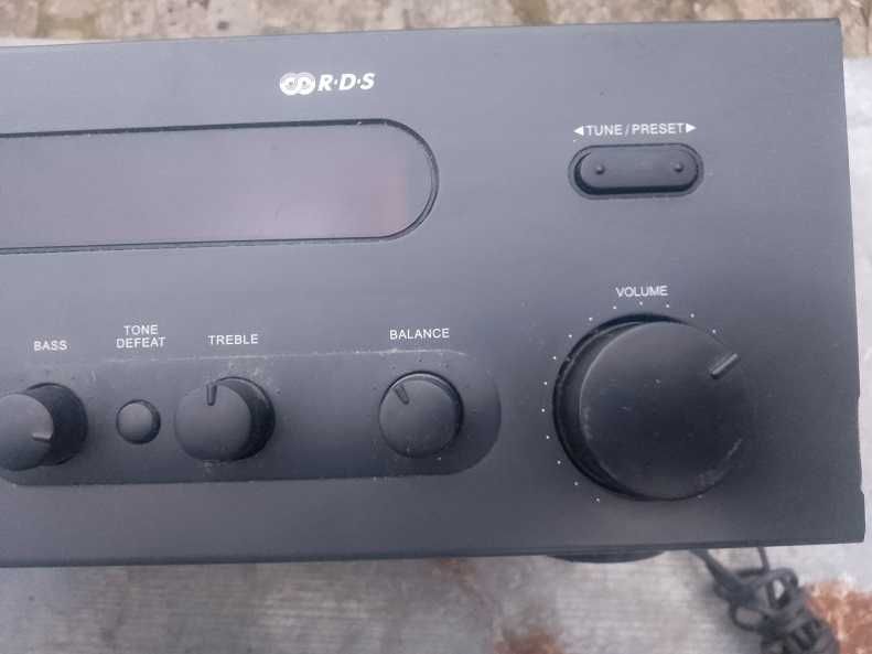 NAD C740 Amplituner