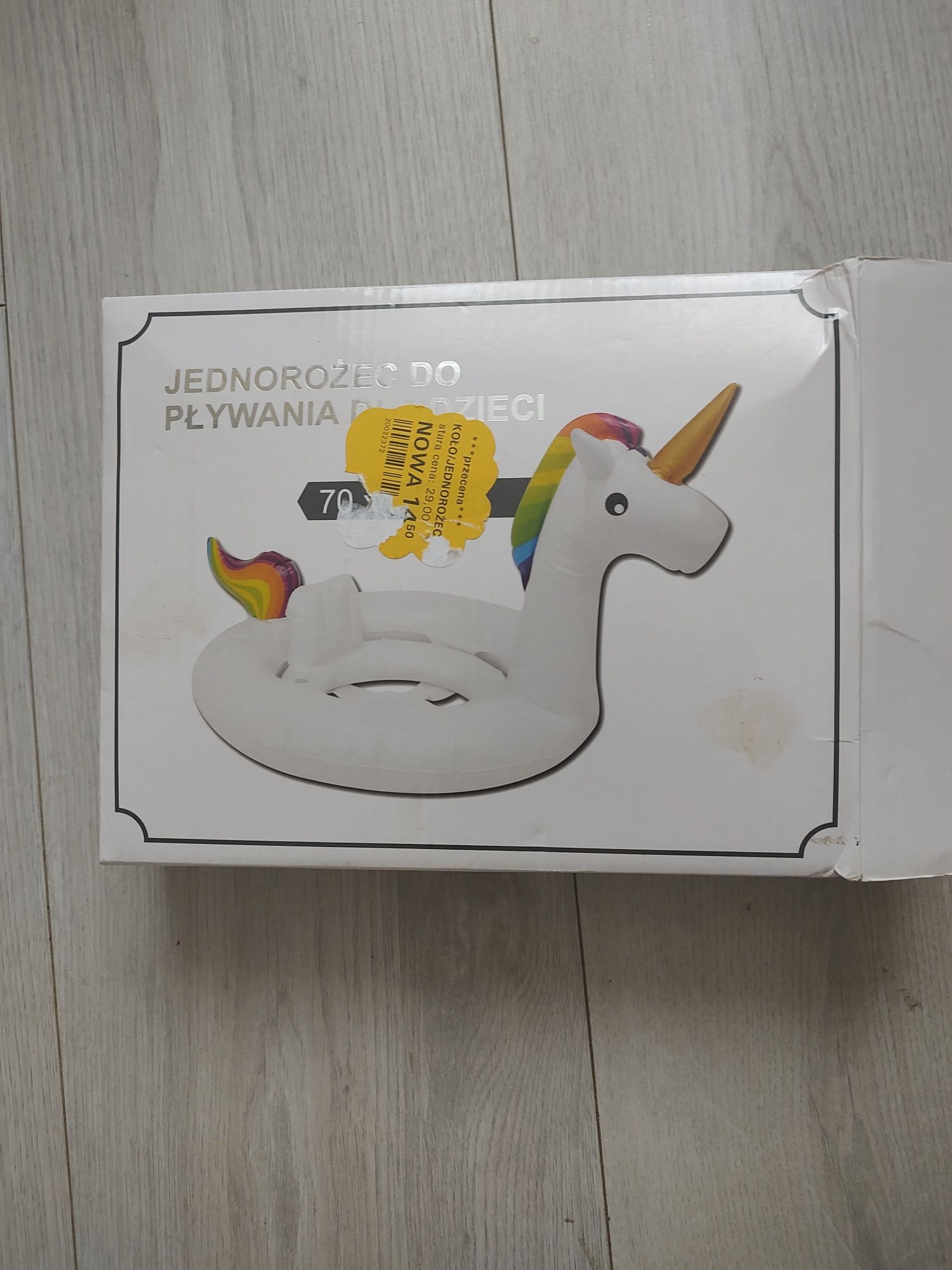 dmuchany jednorożec do pływania