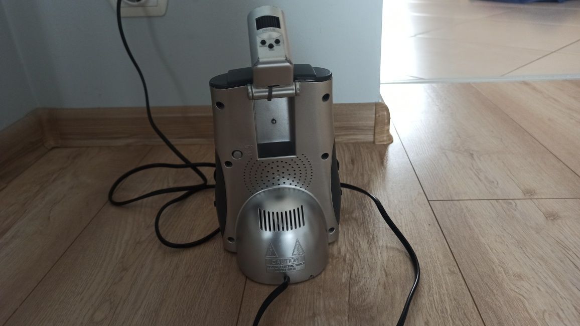 Radiobudzik z projekrorem